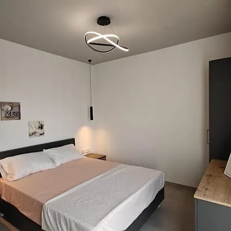 Modern 2 Twin Bedroom Penthouse * St. Paul's Bay