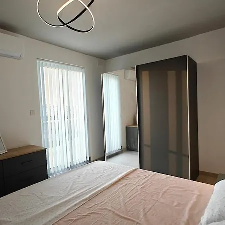 Modern 2 Twin Bedroom Penthouse St. Paul's Bay