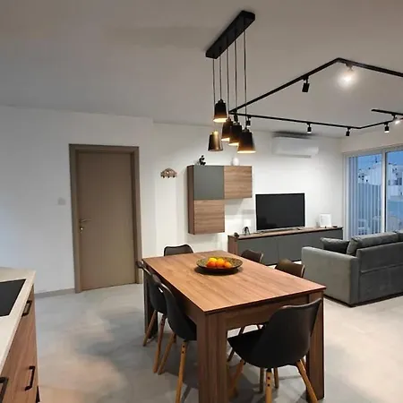 Modern 2 Twin Bedroom Penthouse 公寓